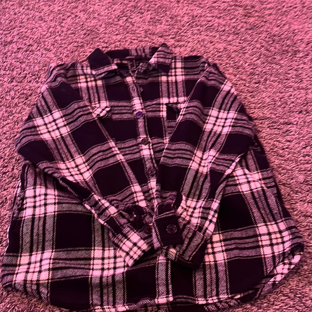 flannel with pocket at the bottem and top, heavy, good for winter.